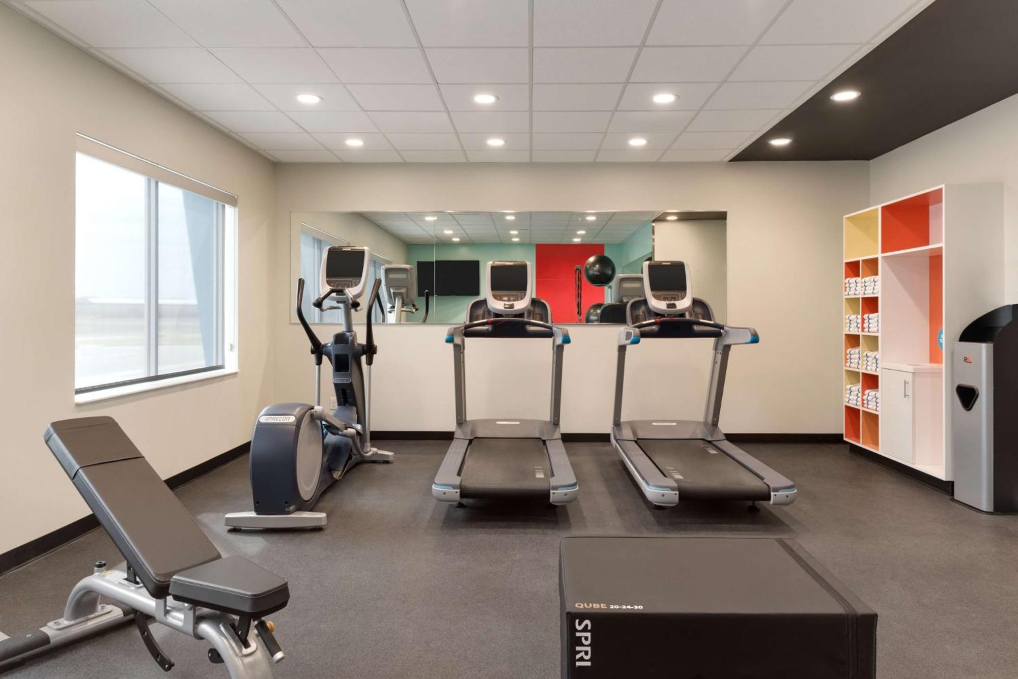 Tru By Hilton Cedar Rapids Westdale Otel Dış mekan fotoğraf