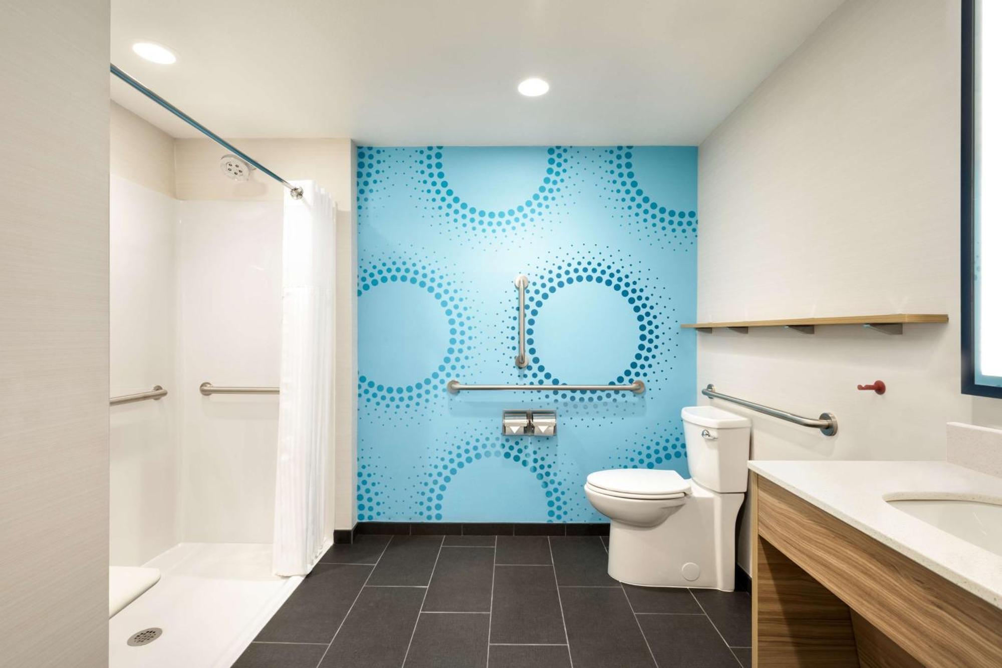 Tru By Hilton Cedar Rapids Westdale Otel Dış mekan fotoğraf